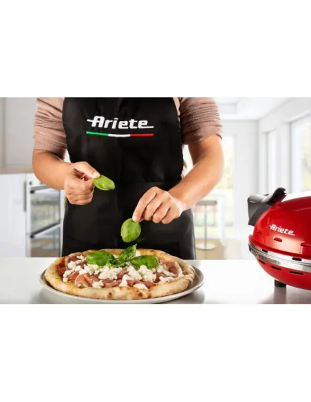 Ariete 909 cuoce la pizza in soli 4 minuti grazie alla pietra refrattaria. Ottima per pizza fresca e surgelata, raggiunge i 400