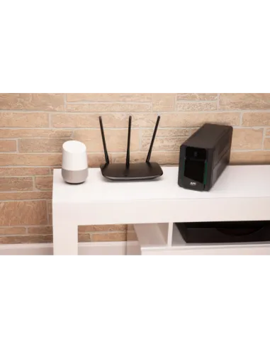 Alimentazione di emergenza a batteria con protezione contro le sovratensioni per computer e apparati elettronici.