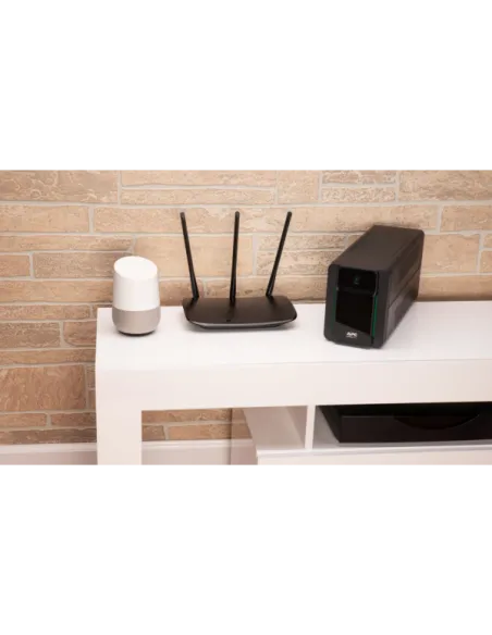 Alimentazione di emergenza a batteria con protezione contro le sovratensioni per computer e apparati elettronici.