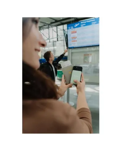 POWER BANK 10000MAH MAG SAFE GREEN